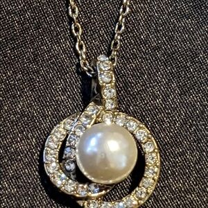 CHARTER CLUB FAUX PEARL AND WHITE CRYSTAL FREEFORM PENDANT NECKLACE